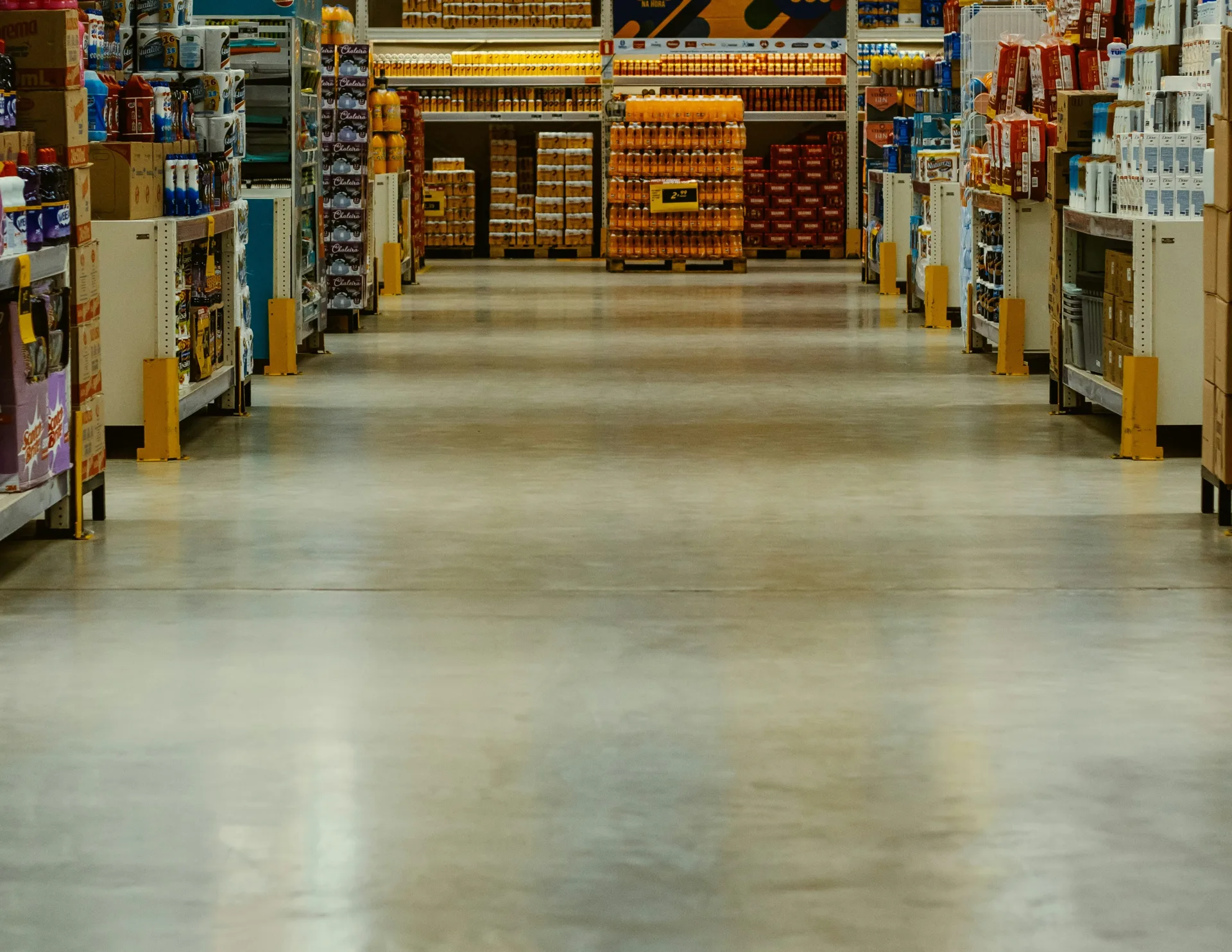 polished commercial concrete floor in a Laval supermarket aisle