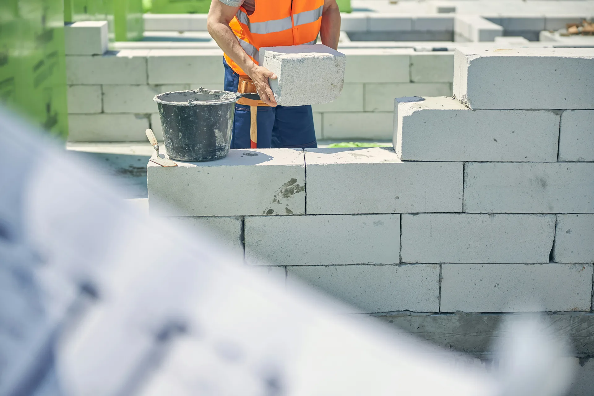 reinforced commercial retaining wall at a Laval site