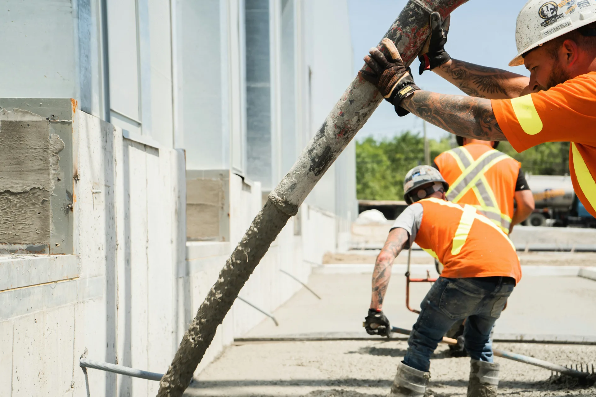 crew casting a tilt-up concrete wall panel in Laval