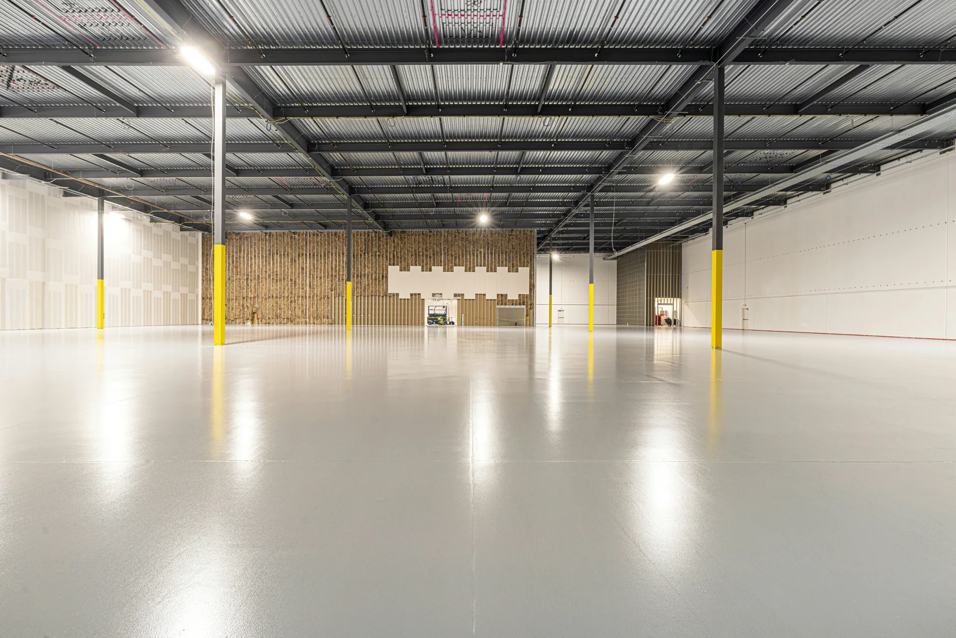 warehouse coating install phased zone by zone in Laval