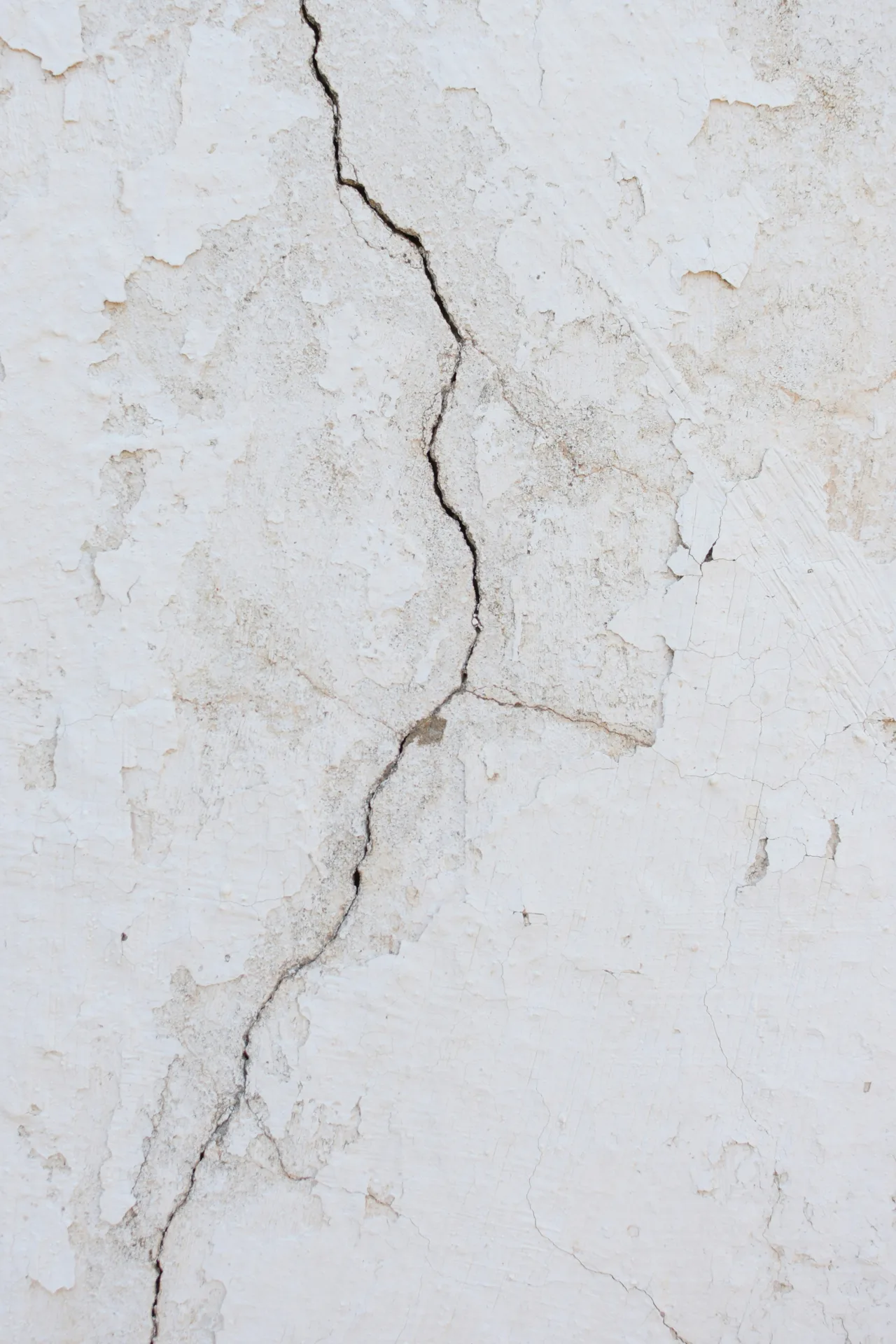 crack in a basement concrete wall before repair in Laval