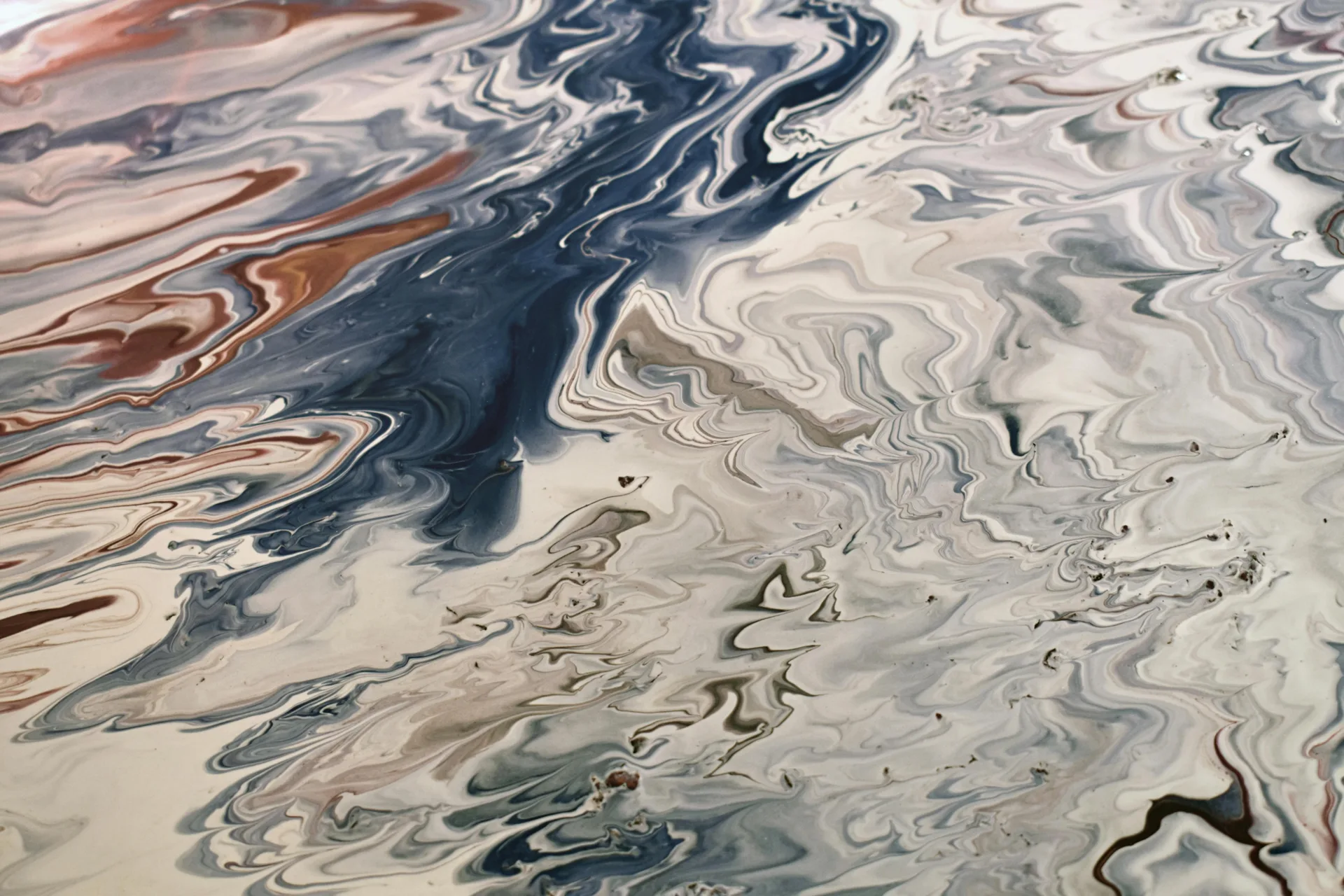 metallic epoxy garage floor with a swirl pattern in Laval