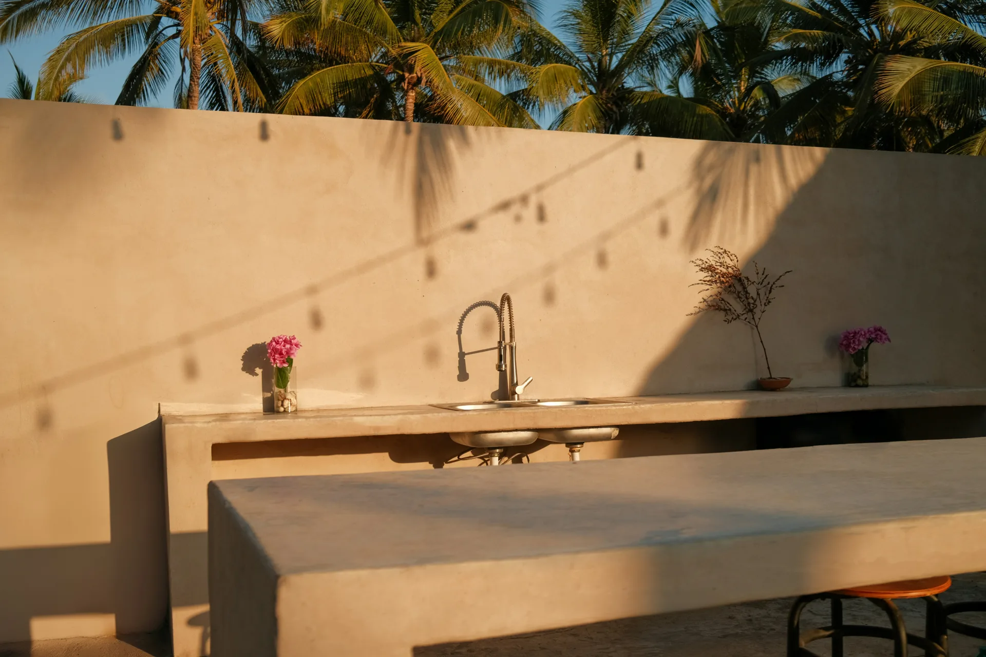 outdoor concrete countertop on a Laval patio bar