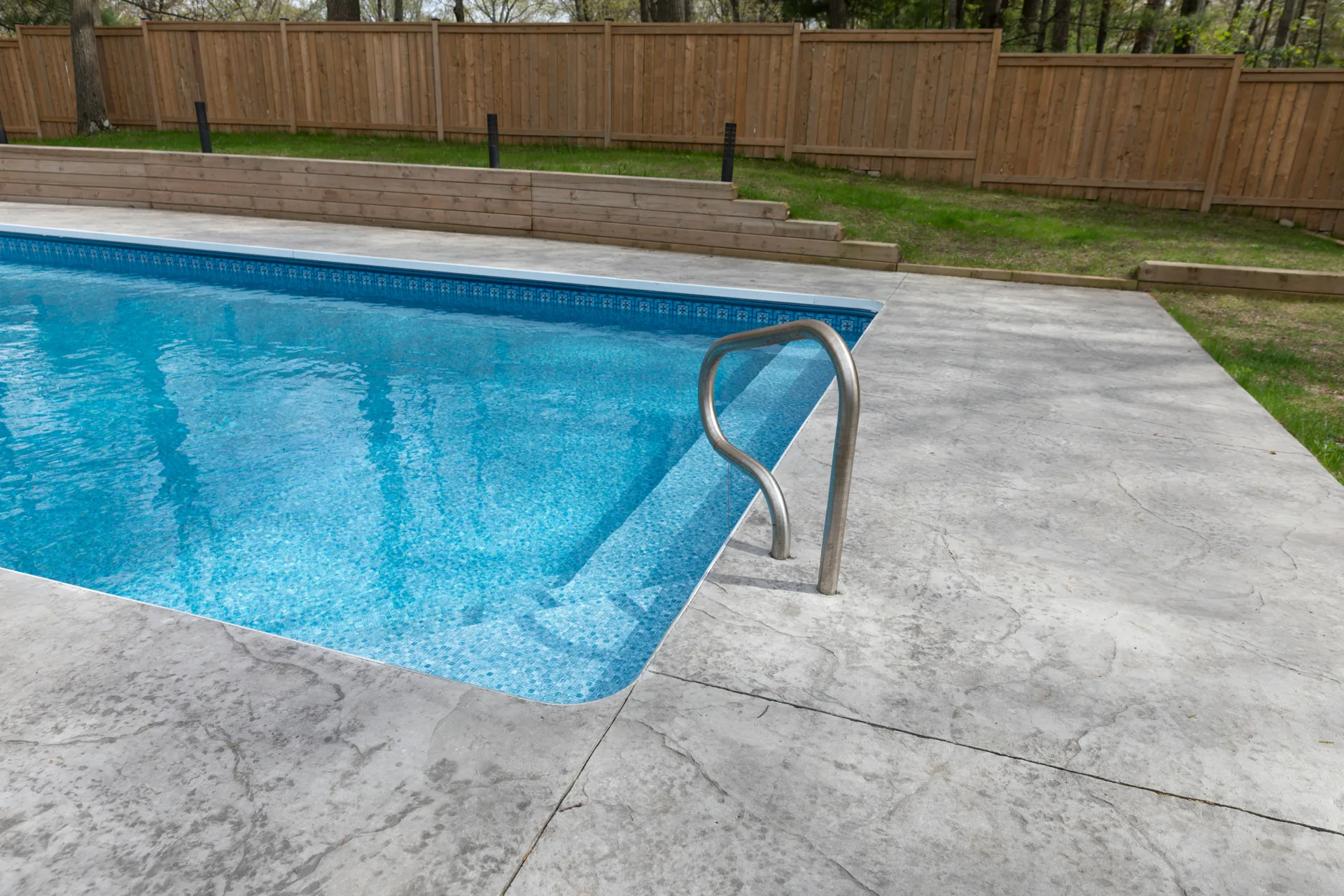 stamped concrete in a slate pattern in Laval